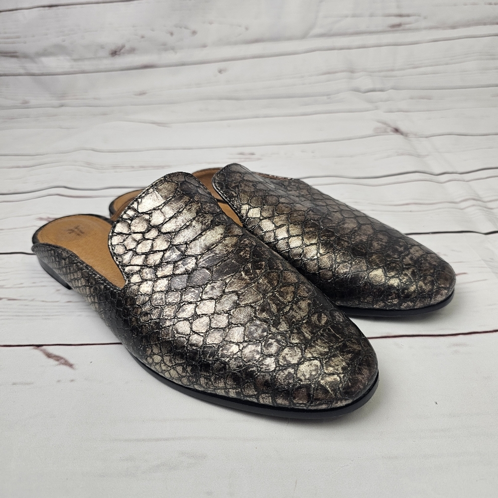 Frye "Terri" Metallic Pewter Embossed Leather Mule Sandal Size 7M